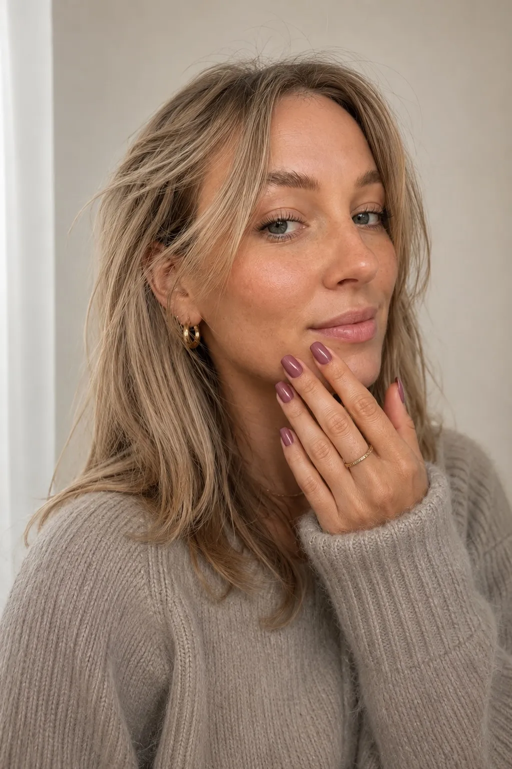 Modell med press-on-negler fra HCNail